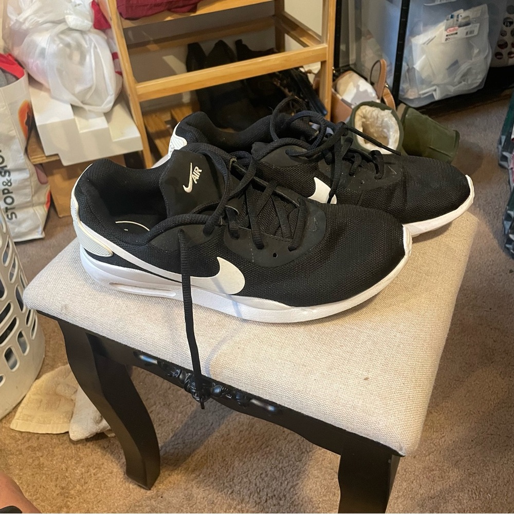 Black n white Nike airs size 8 never worn